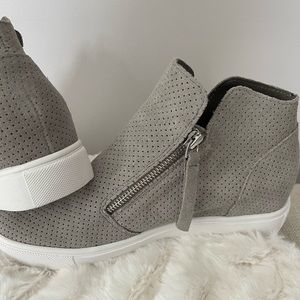 Steve Madden Grey suede platform tennis shoes. Size 7.5. NWOT OR BOX